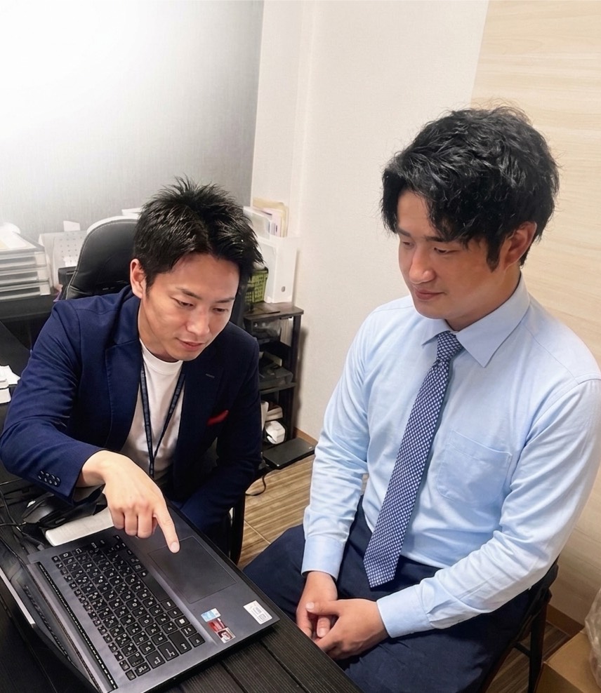 先輩同行型OJTでの研修の様子